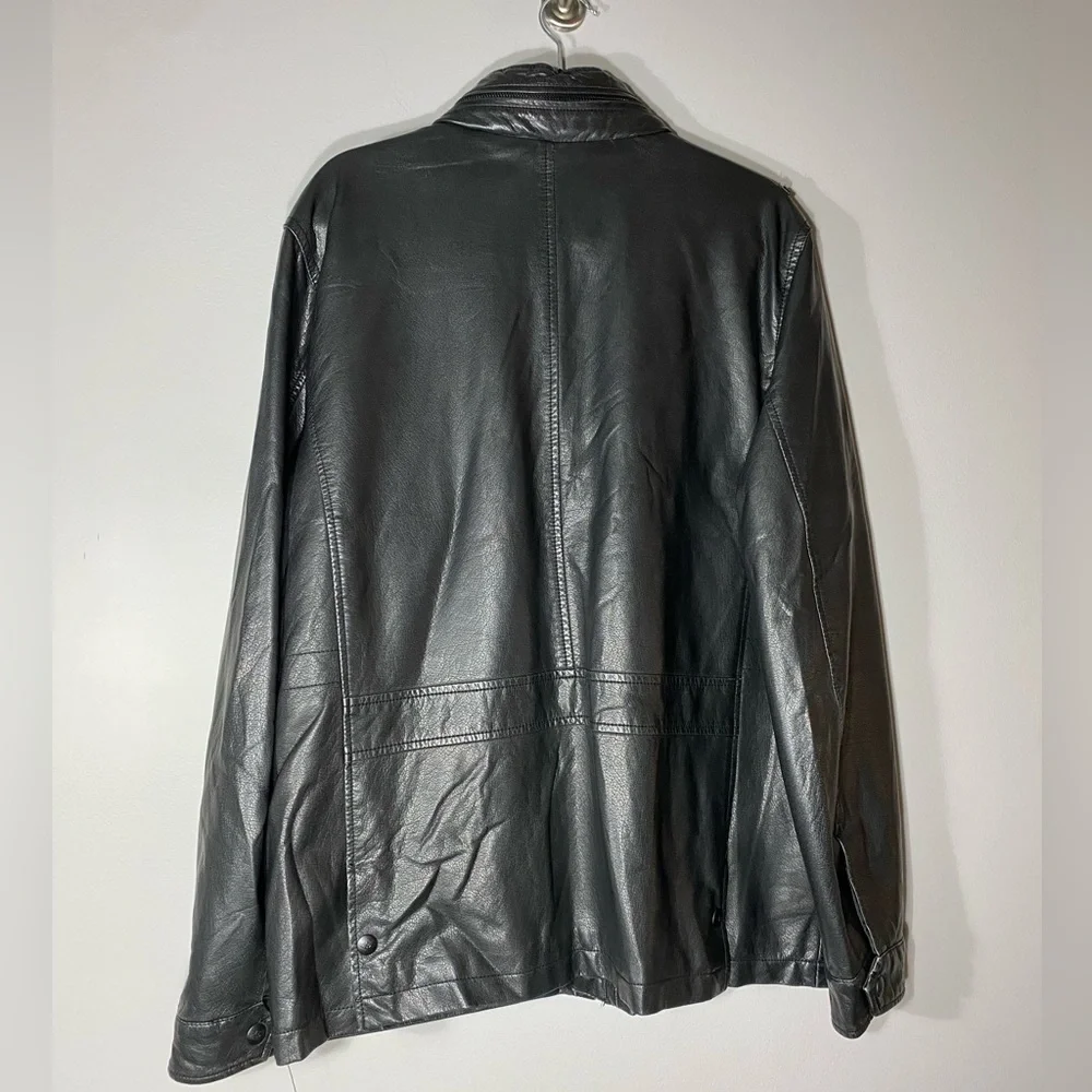 Men’s Dockers Vegan Black Leather L 
Motorcycle Inspired Jacket 
Lots of pockets - Picture 4 of 11